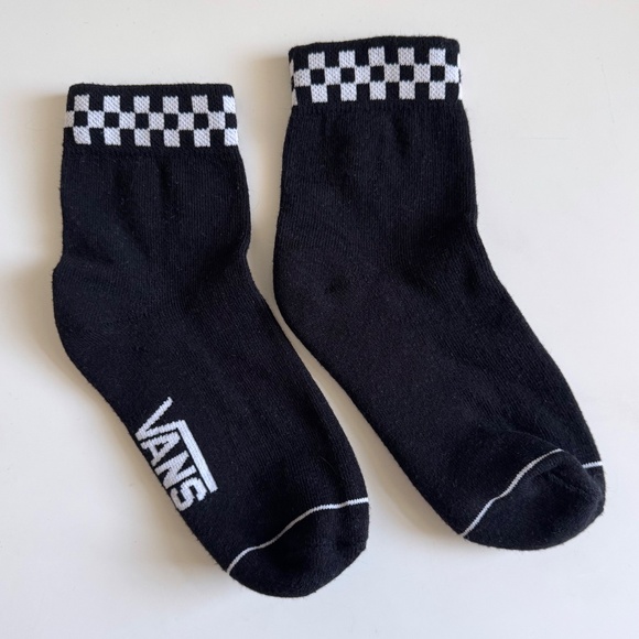 NWOT 2 Pairs Vans Half Crew Ankle Socks Peek a Check Black Plaid Red Womens OS - Picture 3 of 3